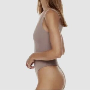 Aritzia Babaton Contour Deep Taupe Sleeveless Square Neck Bodysuit Sz M